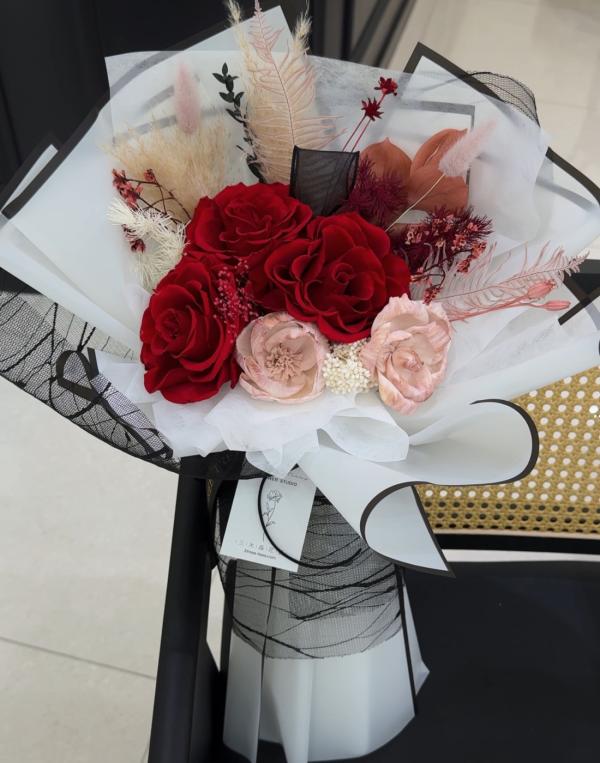 厄瓜多紅玫瑰永生花束